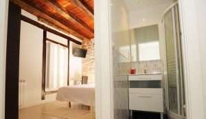 habitacion doble con baño en el centro de san sebastian